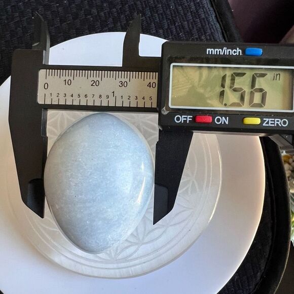 Celestine Crystal‎ Egg Meditation Stone - Picture 9 of 12